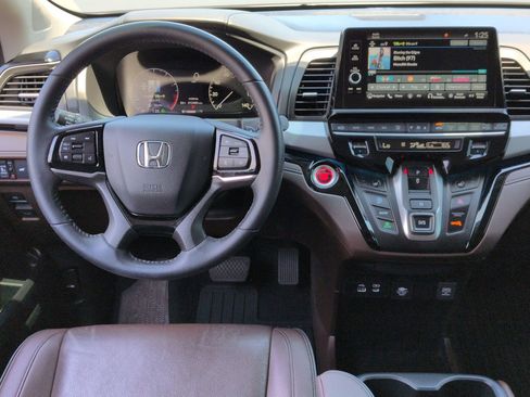 Used 2025 Honda Odyssey Touring image 32