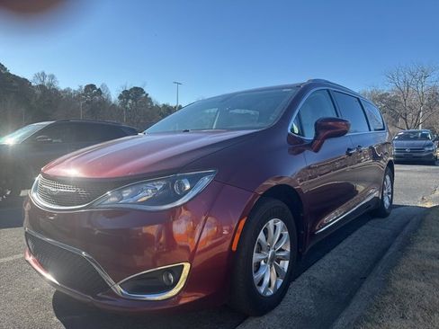Used 2019 Chrysler Pacifica Touring-L image 9