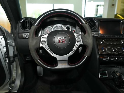 Used 2016 Nissan GT-R Premium AWD/4WD image 43