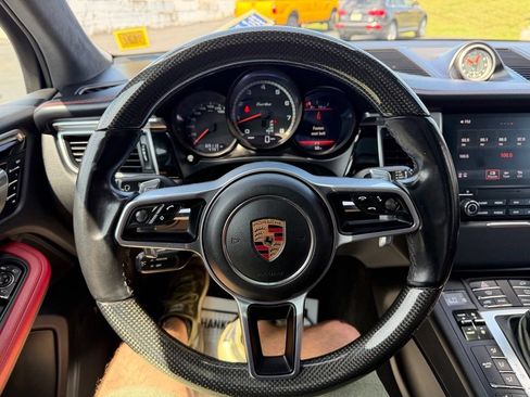 Used 2017 Porsche Macan Turbo AWD/4WD image 8