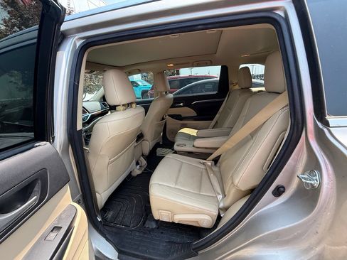 Used 2016 Toyota Highlander Limited Platinum AWD/4WD image 7
