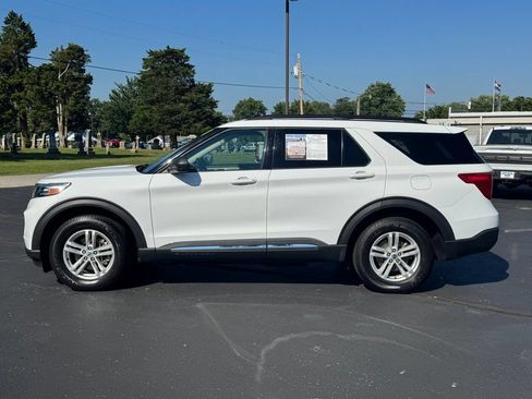Used 2023 Ford Explorer XLT w/ Equipment Group 202A AWD/4WD image 28