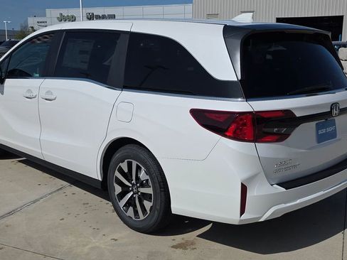 New 2026 Honda Odyssey EX-L image 3