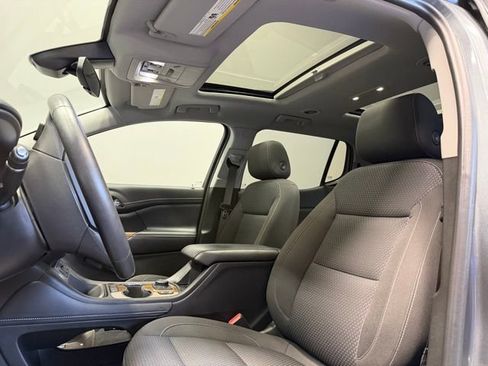 Used 2021 GMC Acadia SLE w/ Driver Convenience Package image 15