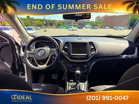 Used 2016 Jeep Cherokee Latitude w/ Cold Weather Group AWD/4WD image 20