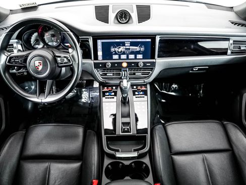 Certified 2024 Porsche Macan w/ Premium Plus Package AWD/4WD image 15
