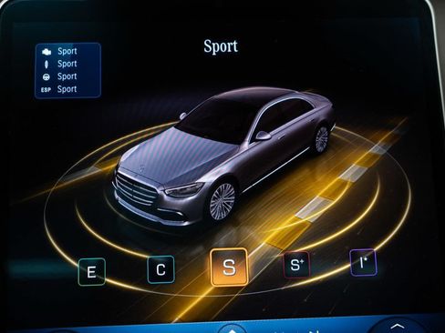 Used 2022 Mercedes-Benz S 500 4MATIC w/ AMG Line Package image 22