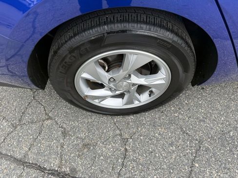 Used 2023 Hyundai Elantra SE w/ Preferred Accessory Package FWD image 11