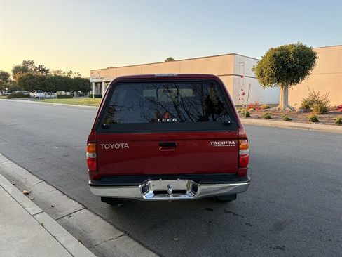 Used 2002 Toyota Tacoma PreRunner RWD image 5
