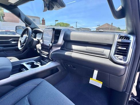 New 2026 RAM 1500 4x4 Crew Cab image 18