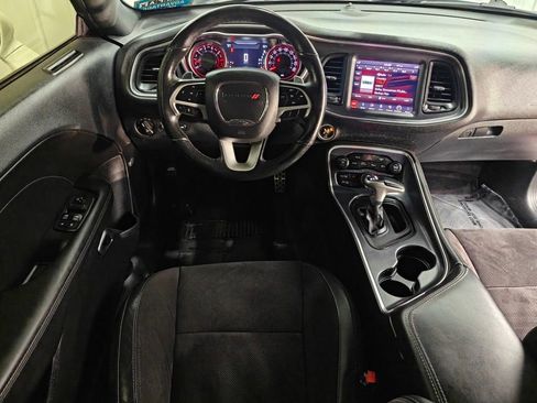 Used 2018 Dodge Challenger R/T Scat Pack w/ Leather Interior Group RWD image 4
