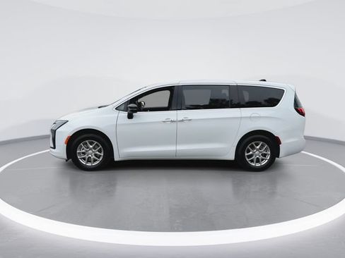 New 2027 Chrysler Pacifica Select FWD image 5