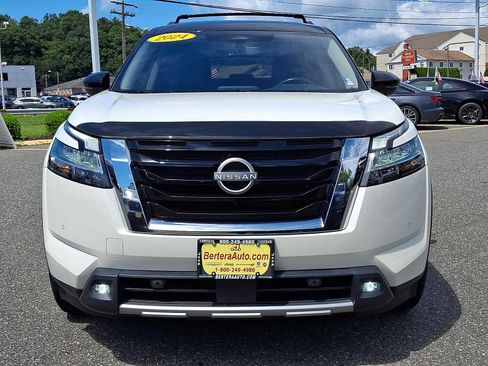 Used 2024 Nissan Pathfinder SL AWD/4WD image 2