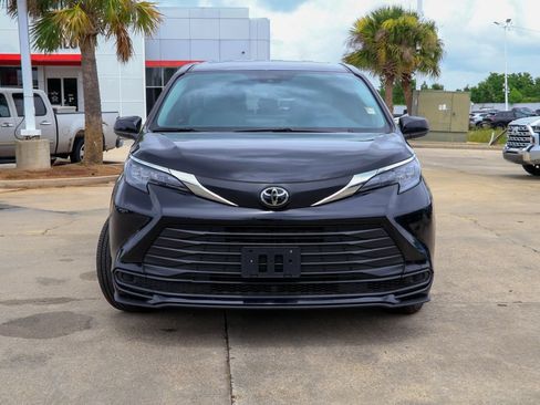 Used 2026 Toyota Sienna LE FWD image 29