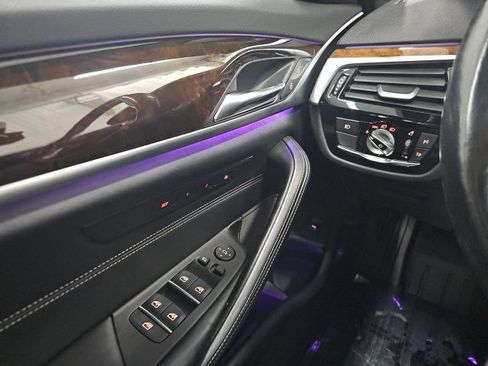 Used 2017 BMW 540i xDrive w/ Premium Package image 25