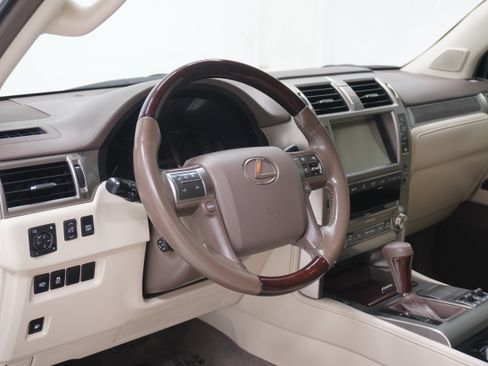 Used 2019 Lexus GX 460 Premium w/ Premium Package AWD/4WD image 10