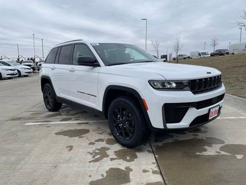 New 2026 Jeep Grand Cherokee Altitude AWD/4WD image 8
