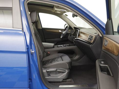 Used 2025 Volkswagen Atlas SE w/ Panoramic Sunroof Package image 17