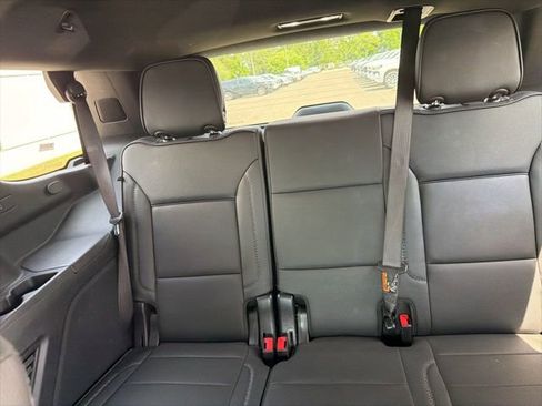 Used 2025 GMC Yukon Denali RWD image 8