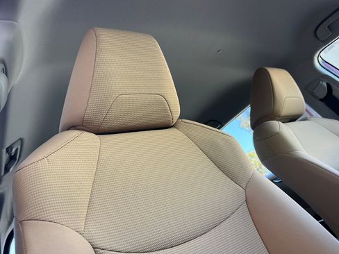 Certified 2025 Toyota RAV4 LE AWD/4WD image 17