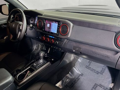 Used 2022 Toyota Tacoma TRD Sport w/ TRD Premium Sport Package AWD/4WD image 27