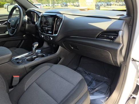 Used 2023 Chevrolet Traverse LT FWD image 14