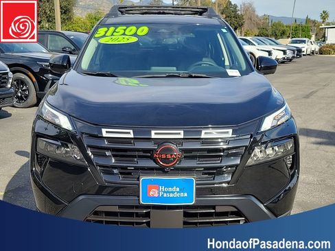 Used 2025 Nissan Rogue SV image 5