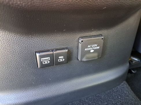 Used 2024 Toyota Tundra Limited image 9