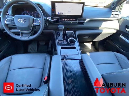 Certified 2025 Toyota Sienna XLE Woodland Edition AWD/4WD image 33