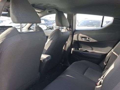 Used 2019 Toyota C-HR LE FWD image 5