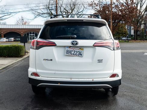 Used 2018 Toyota RAV4 XLE image 5