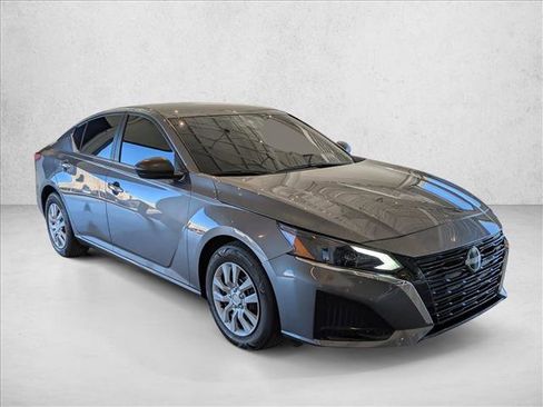 Used 2024 Nissan Altima 2.5 S image 3