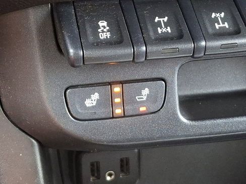 Used 2019 Chevrolet Colorado ZR2 w/ ZR2 Midnight Special Edition image 24