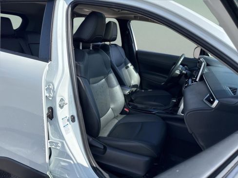 Used 2022 Toyota Corolla Cross XLE w/ Convenience Package image 36