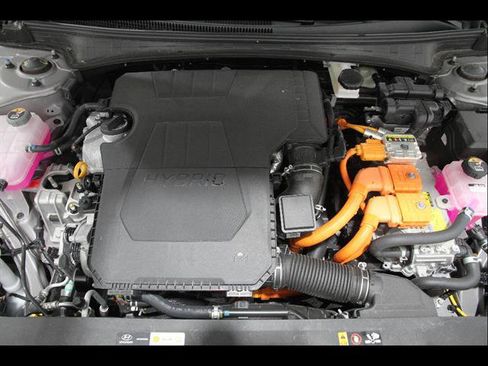 Used 2025 Hyundai Elantra Limited image 20