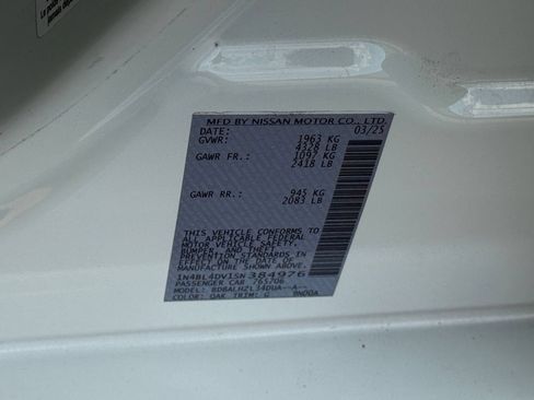 Used 2025 Nissan Altima 2.5 SV FWD image 29