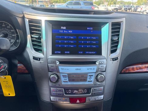 Used 2011 Subaru Outback 3.6R Limited AWD/4WD image 19