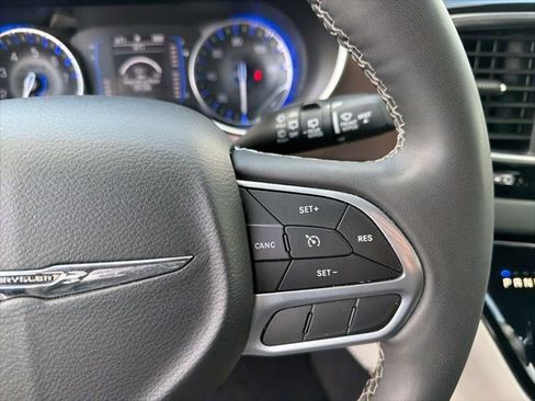 Used 2023 Chrysler Voyager LX FWD image 21