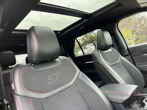 Used 2025 Ford Explorer ST image 37
