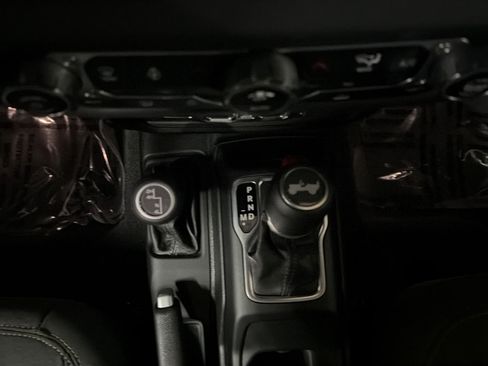 Used 2025 Jeep Wrangler Unlimited Sahara AWD/4WD image 17