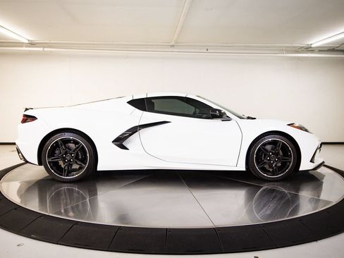 Used 2022 Chevrolet Corvette Stingray Coupe RWD image 8