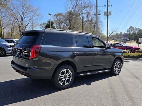 New 2026 Ford Expedition Active image 16