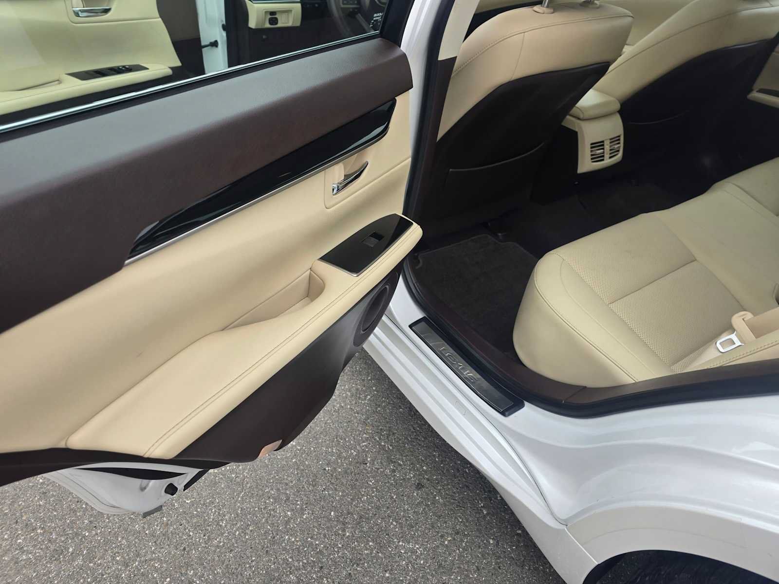 Used 2017 Lexus ES 350 w/ Accessory Package FWD image 15