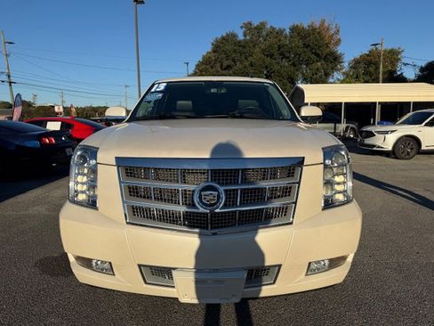 Used 2013 Cadillac Escalade Platinum image 2
