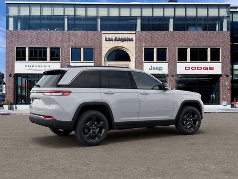 New 2026 Jeep Grand Cherokee Limited w/ Limited Altitude Package AWD/4WD image 4