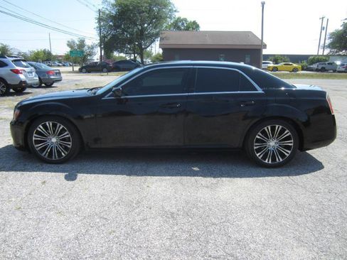 Used 2013 Chrysler 300 S RWD image 5