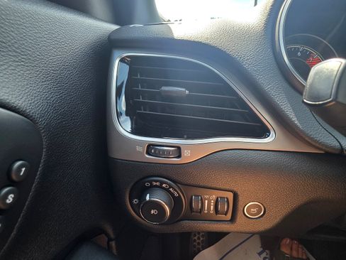 Used 2020 Jeep Cherokee High Altitude AWD/4WD image 17