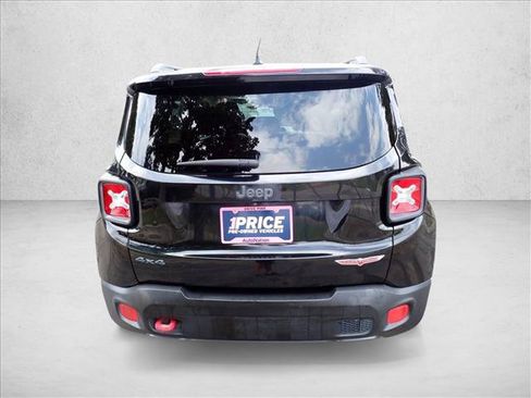 Used 2017 Jeep Renegade Trailhawk AWD/4WD image 3