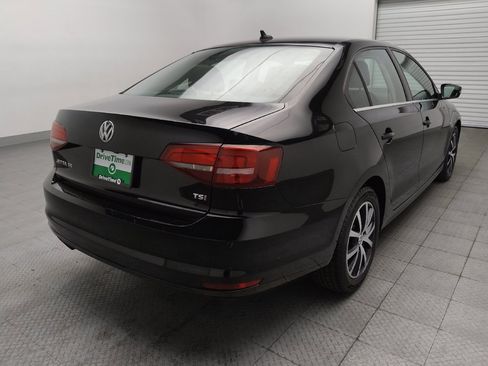 Used 2017 Volkswagen Jetta SE FWD image 9