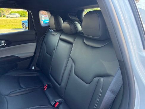 Used 2025 Jeep Compass Limited AWD/4WD image 17